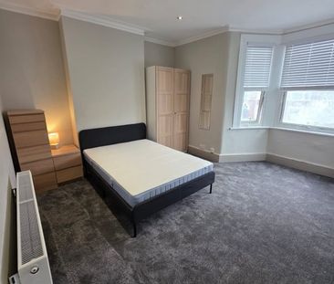 Room in a Shared House, Kingswood Road, IG3 - Photo 2