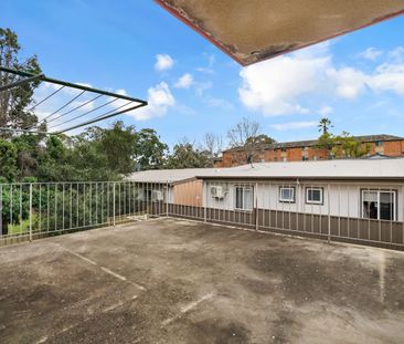 CENTRAL CBD, MASSIVE ENTERTAINING BALCONY! - Photo 3