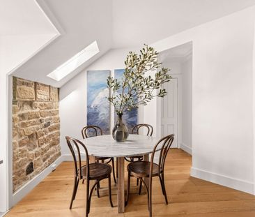 Renovated top-floor home / boutique Victorian building - Photo 3