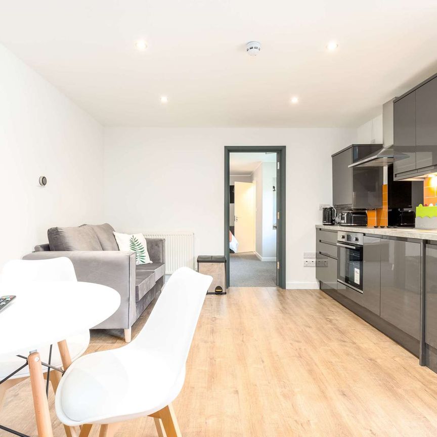 OX Living is proud to present this high-quality 9-bedroom co-living property, perfect for working professionals looking for stylish, stress-free living. Room 3 - Photo 1