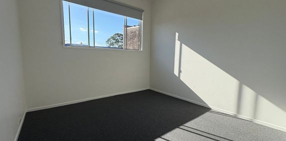 Spacious One Bedroom Unit - Photo 2