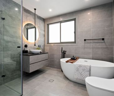 Modern Family 5 Bedroom Home with Poolside Living & Westleigh Conve... - Photo 5