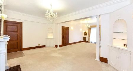 4-Bedroom Flat for Rent at Berkeley Court, NW1 - Photo 2