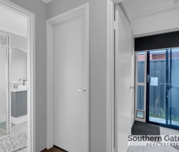 Modern Family Home - Photo 6