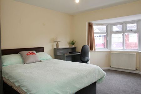 Kimberley Road (4 bed) - Photo 4