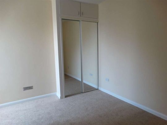 *NEWLY DECORATED* Cavendish Place, Eastbourne - Photo 1