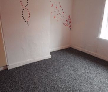 2 Bed - Great Northern Street, Near Town Centre, Huddersfield - Photo 6