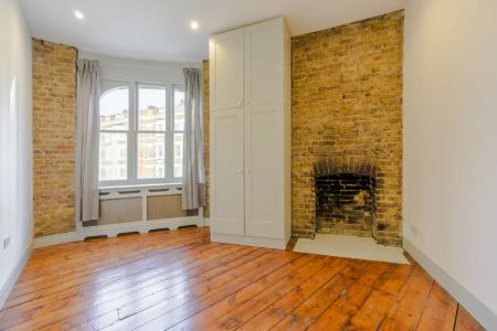 3 bedroom flat in Camden - Photo 3