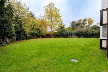 Woodland Grove, Epping, CM16 - Photo 3