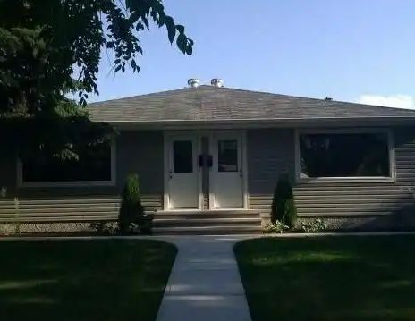 Fully Renovated 2 Bedroom Main Floor — 2 Bedrooms Main Floor - Photo 1