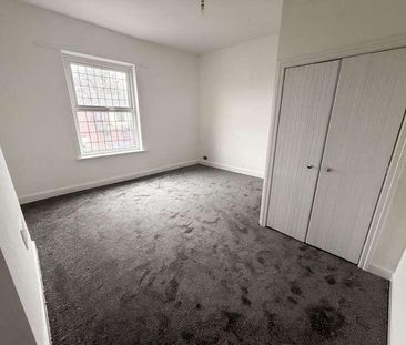 Parr Lane, BL9 - Photo 3