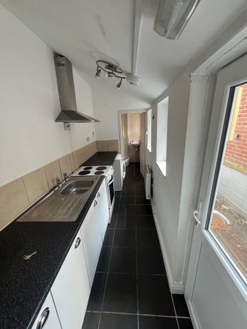 1 bedroom flat to rent - Photo 4