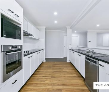 WATER FRONT LIVING - Photo 3