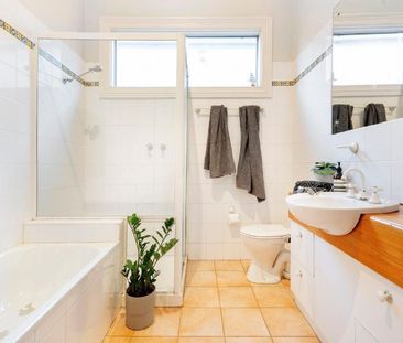 30 Brunning Street, Balaclava VIC 3183 - House For Rent | Domain - Photo 6