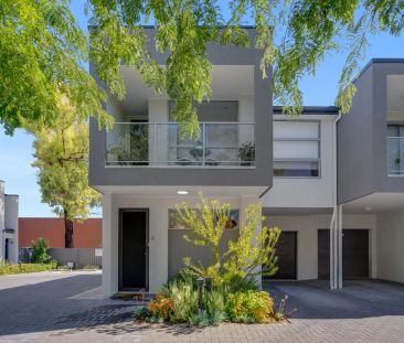 “Modern Stylish Two-Storey Residence in Prime Location!” - Photo 4