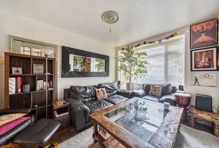 3 Bed Terraced House, Heyford Road, CR4 - Photo 2