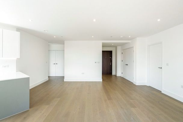 3 bedroom flat to rent - Photo 1