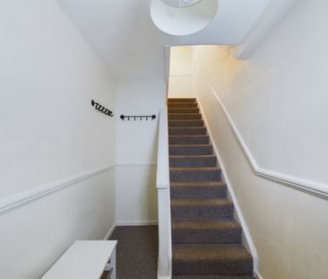 Room in a Shared House, London, SW8 - Photo 2