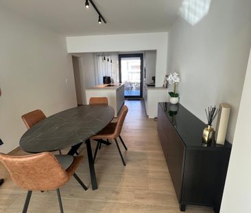 Prachtig gerenoveerd appartement in het centrum van Genk - Photo 3