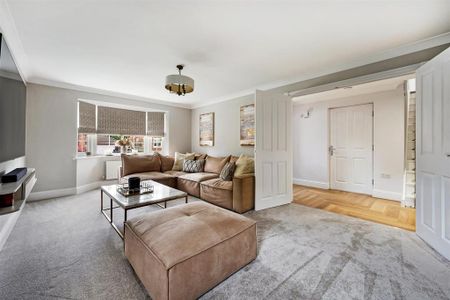 6 bedroom detached house to rent - Photo 2