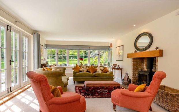 Character family home in a village setting - Photo 1