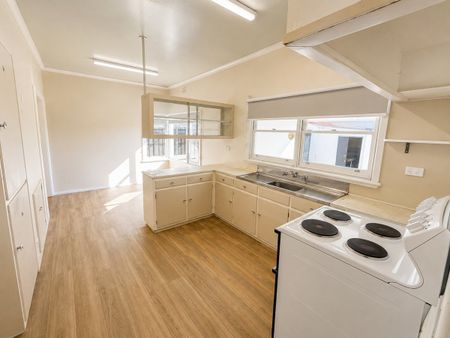 3 BEDROOM HOME IN PRIME LOCATON - Photo 5