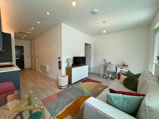 Marlborough House, Clivemont Road, Maidenhead, SL6 - Photo 1