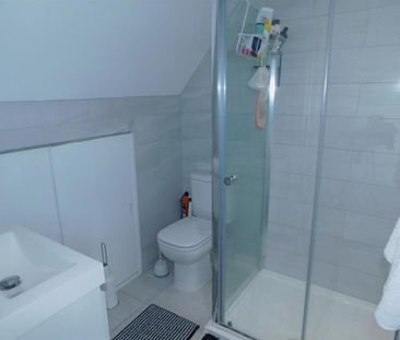 2 bedroom end of terrace house to rent - Photo 2