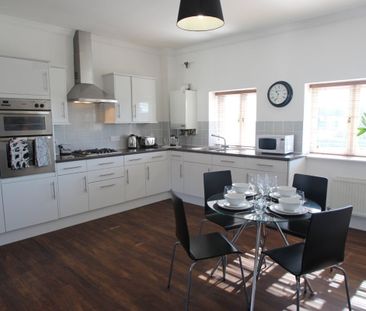 High Street - Photo 3