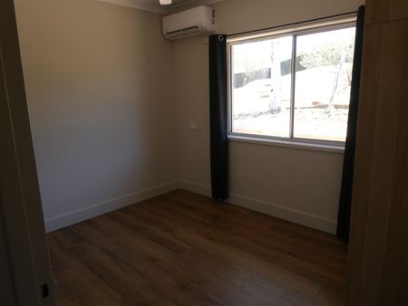 Three Bedroom Family Home - Photo 4