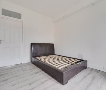 Price £695 pcm - Available Now - Unfurnished - Photo 2