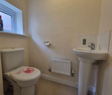 3 bedroom semi-detached house to rent - Photo 5