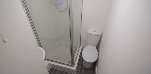 To Let 1 Bed Flat - Photo 2