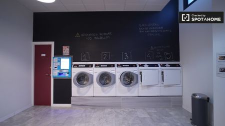 seville, Andalusia 41092 - Photo 2