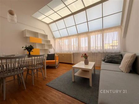 Designový 2+kk s klimatizací a dvěma balkony - Фото 3