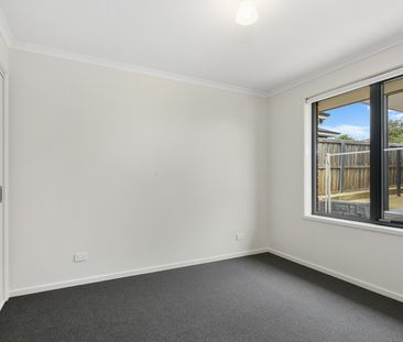 Spacious Modern Villa, Great Location - Photo 3