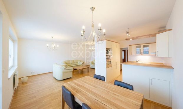 Priestranný 3i byt 101 m2, A/C, 2x balkón a parkovanie, skvelá lokalita - Fotografia 1