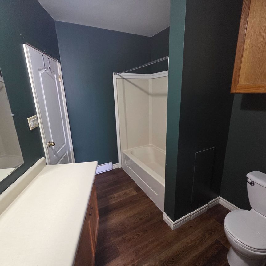 For Lease - 8 Wellington Street Unit# 1, Kawartha Lakes, Ontario - Photo 1