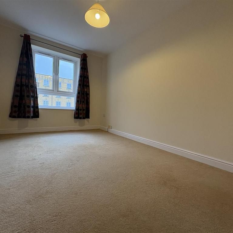 3 bedroom flat to rent - Photo 1