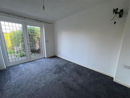 4 bedroom detached house to rent - Photo 2