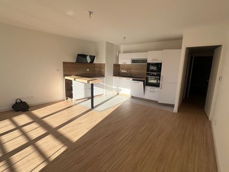 Location Appartement 3 pièces 67m² - Photo 2