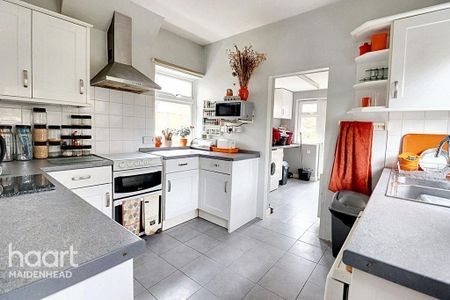 5 bedroom semi-detached house to rent - Photo 4