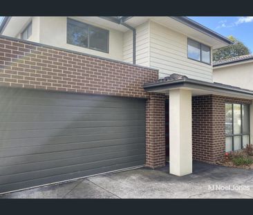 Stylish, Spacious & Perfectly Positioned in the Heart of Ringwood - Photo 3