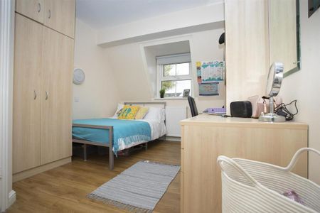 1 bedroom in a flat share to rent - Photo 5