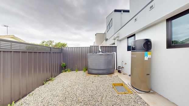 Where Light, Luxury and Location Unite - Photo 1