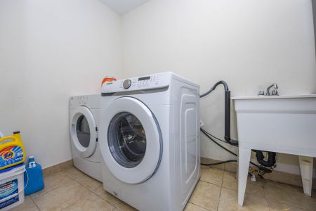 For Lease - 30 Lorenzo Circle, Brampton, Ontario - Photo 2