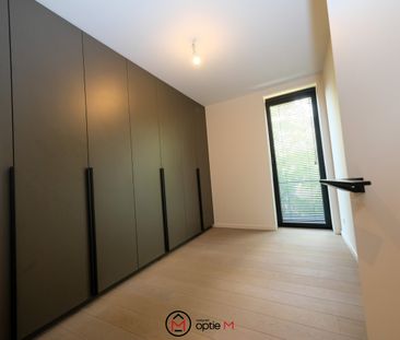 RUIM APPARTEMENT MET LUXUEUZE AFWERKING & 2 STAANPLAATSEN - Foto 6