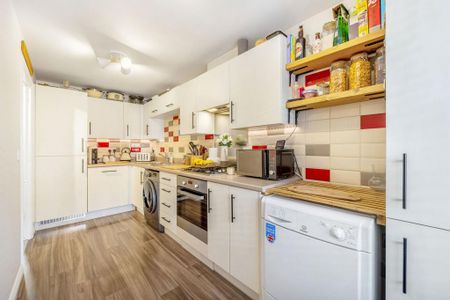 3 bedroom end of terrace house to rent - Photo 5