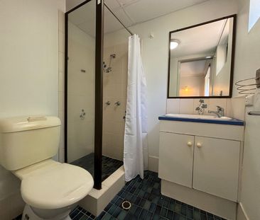 2 Bedroom unit in Auchenflower - Photo 2