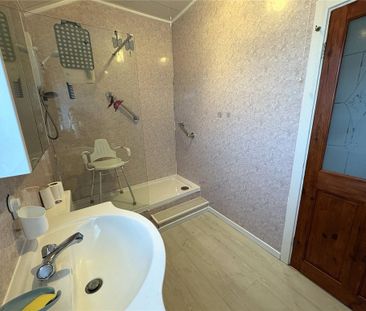 2 bedroom bungalow to rent - Photo 2